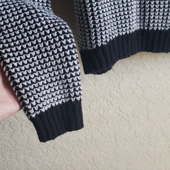 Crop sweater - Picture 3 of 3